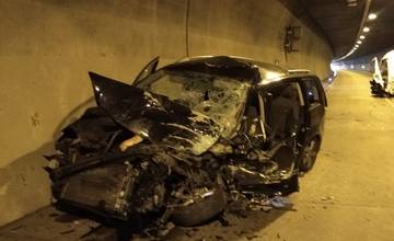 FOTO: V tuneli Branisko došlo k vážnej dopravnej nehode. Účastníci kolízie sú zranení a doprava je odklonená