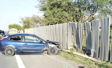 FOTO: V utorok došlo k hromadnej nehode medzi Kapušanmi a Prešovom. Ťahač dostal defekt a zišiel do protismeru