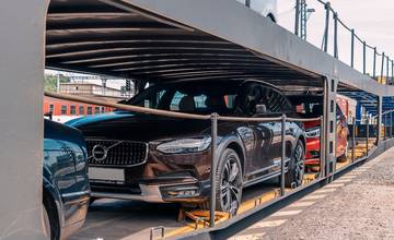 Vďaka autovlaku si budete môcť odviezť auto alebo motorku z Bratislavy do Košíc a späť