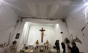 FOTO: Kostoly v Jankovciach a Nižnej Sitnici sa musia zbúrať. Pondelkové zemetrasenie narušilo ich oporné steny