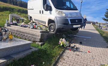 FOTO: V Liptovskej Tepličke sa odohral kuriózny prípad. Muža na cintoríne prešla dodávka