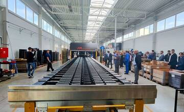 FOTO: Spoločnosť LEITECH otvorila v Starej Ľubovni novú halu, ktorá bude vyrábať komponenty na snežné ratraky