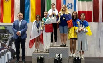 FOTO: Mladí Slováci bodovali na Majstrovstvách Európy v zrýchlenom šachu, najlepšia hráčka bola z Humenného 