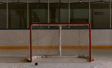 Zlodeji, ktorí vykradli šatňu v zimnom štadióne v Levoči, sa našli. Hrozí im väzenie na 3 až 10 rokov