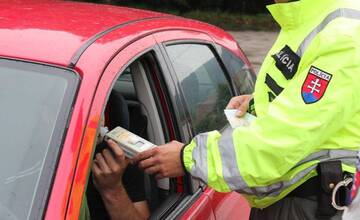 Opitý muž narazil v Snine do oproti idúceho auta. Polícia mu namerala nad dve promile v krvi 