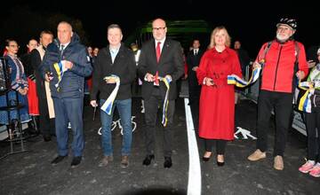 FOTO: V Humennom slávnostne otvorili cyklomost cez rieku Laborec 