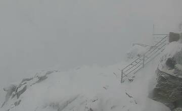 Na horách momentálne sneží, ráno nás môže snehová pokrývka prekvapiť na viacerých miestach