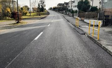 Medzi obcami Kapušany a Podhorany pribudol nový asfalt. Prešovská župa do opravy investovala vyše 37-tisíc eur