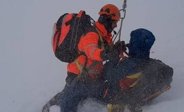 Horskí záchranári pomáhali pri prvej lavínovej nehode v oblasti Sedla nad Červeným žľabom