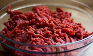 Páchatelia majú o hody postarané. V Kežmarku mali ukradnúť 32 kíl mäsa za viac ako 500 eur