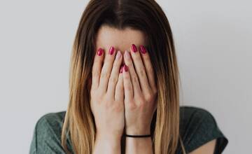 Popradčan nesúhlasil s rozchodom so 16-ročnou priateľkou, mal ju odviezť za mesto a fyzicky napadnúť