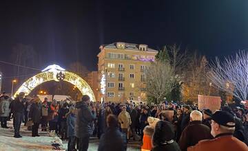 FOTO: Na občiansky protest v Poprade proti zrušeniu špeciálnej prokuratúry prišli stovky ľudí