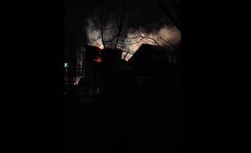 V Prešove došlo k požiaru rodinného domu. Na mieste zasahovalo deväť hasičov