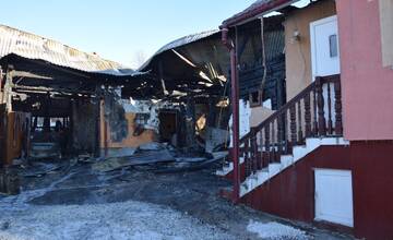 FOTO: V obci Pusté Pole horel v noci rodinný dom, garáž aj šopa