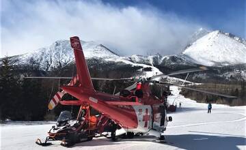 V Tatranskej Lomnici zasahoval vrtuľník: Chvíľu po sebe potrebovali pomoc dvaja lyžiari