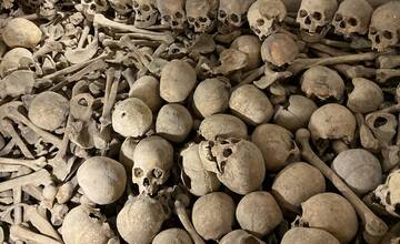FOTO: Krypta v obci Osadné pri Snine ukrýva kosti viac než tisíc vojakov. Pred sto rokmi tu krv tiekla prúdom