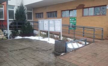 Do ďalšieho mesta v Prešovskom kraji pribudol defibrilátor, ktorý pomáha zachraňovať ľudské životy