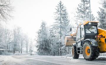 FOTO: Takto počas zimy makajú cestári v Starej Ľubovni, aby ste došli včas do práce