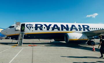 Lietadlo z Liverpoolu pristálo pre zlé počasie na letisku v Poprade, cestujúcich z Košíc dopravili autobusmi