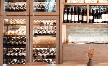 Poliak navštívil namiesto Tatier vitrínu v Hornom Smokovci: Ukradol z nej alkohol