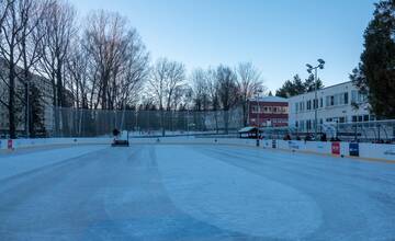 Pre výrazné oteplenie bolo ukončené verejné korčuľovanie na ľadovej ploche pri CVČ v Poprade
