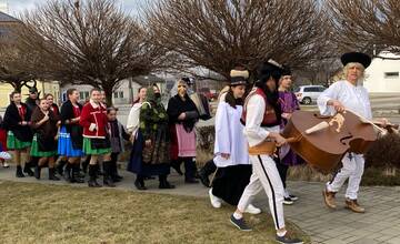 VIDEO: V Lemešanoch ožili tradície. Počas fašiangových slávností spievali a pochovali basu