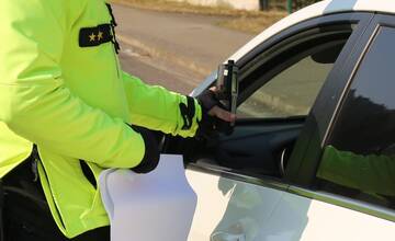 Policajti dnes skontrolujú vodičov v Prešovskom kraji, večer sa zamerajú na chodcov