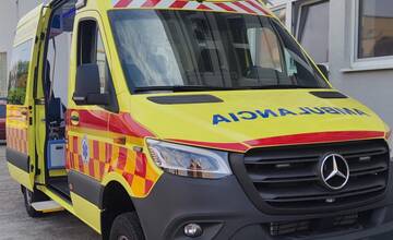 Žena v Humennom čakala hodiny na záchranu. Bola v zamknutom byte, pomoc si nedokázala privolať