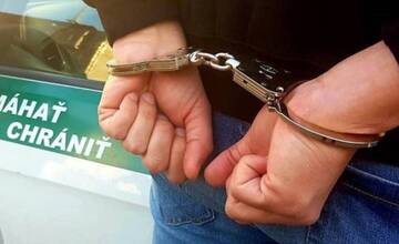 Prešovčan pod vplyvom alkoholu a bez vodičského preukazu poškodil päť áut. Po zrážke pokojne kráčal preč