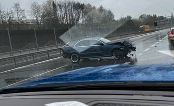 Na diaľnici Prešov – Košice došlo k dopravnej nehode. Na mieste boli ošetrené dve osoby