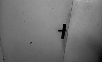 V Prešove našli telo muža v rozklade. Z bytu sa šíril zápach, na zemi mal byť niekoľko mesiacov