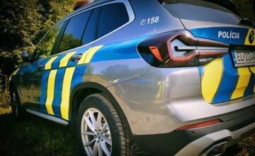 Ďalšia nehoda v Spišskom Podhradí. Vodič motocykla narazil do osobného auta