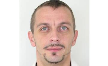 Polícia pátra po Sninčanovi Erikovi Anderlovi, je na neho vydaný príkaz na zatknutie