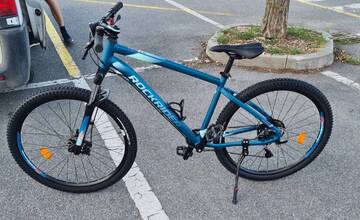Prešovčanka prosí o pomoc: Zo spoločných priestorov na Mukačevskej jej zmizol bicykel