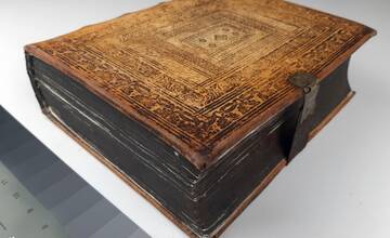 FOTO: Podtatranské múzeum zreštaurovalo dve Lutherove Biblie zo začiatku 18. storočia