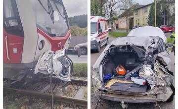 Vo Veľkej Lomnici došlo k zrážke osobného auta a vlaku, zranil sa jeden človek