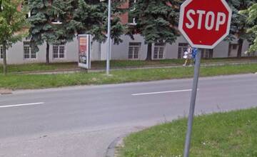 Vodič s 2,8 promile v Prešove narazil do dopravnej značky. Z miesta nehody ušiel, polícia ho vypátrala
