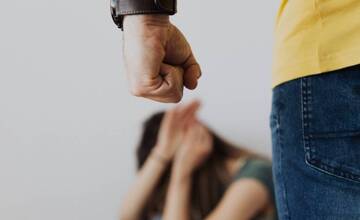 Muž z okresu Stará Ľubovňa roky týral manželku: Nadával jej, bil ju a okrem toho jej bránil spať