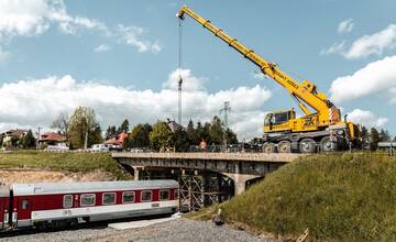 FOTO: Práce na moste v Štrbe pokročili. Predpokladaný termín ukončenia prác je v novembri