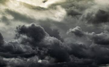 V týchto okresoch Prešovského kraja platia počas dnešného dňa výstrahy pred búrkami