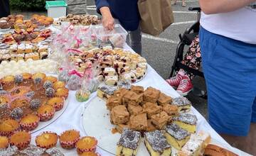FOTO: Žiaci Gymnázia v Stropkove napiekli dobrokoláče. Výťažok poputoval na dobrú vec