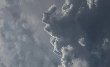 Meteorológovia vydali výstrahy pred búrkami: Platia v týchto okresoch Prešovského kraja