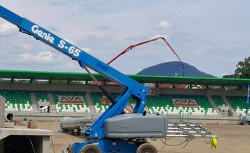 FOTO: Výstavba Futbal Tatran arény napreduje. O nočné zápasy sa postará výkonné osvetlenie