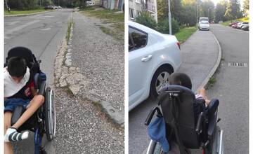 Otec postihnutého dieťaťa sa sťažuje na zničené chodníky vo Vranove: S vozíkom musíme chodiť po ceste