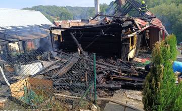 Dom v Hraničnom zasiahol ničivý požiar: Majiteľ Tomáš ho 20 rokov s láskou opravoval, teraz potrebuje pomoc