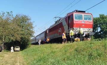 FOTO: V úseku Veľký Šariš – Prešov bola prerušená železničná doprava. Vlak zrazil osobu