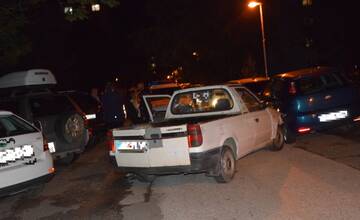 FOTO: Vodič pod vplyvom alkoholu v Poprade narazil do štyroch áut. V dychu mal viac ako 1,6 promile