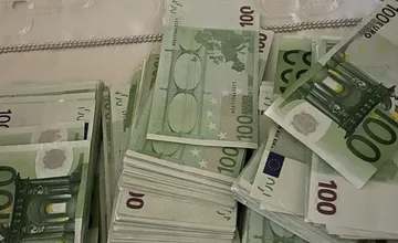 Falošný maklér pripravil dôverčivého seniora o majetok. Podvodom z neho vylákal stovky tisíc 
