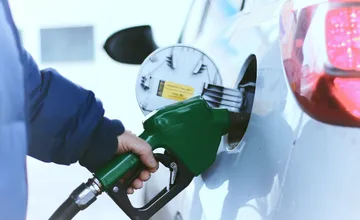 Vodičov prekvapilo tankovanie na pumpách. Palivá zdraželi zo dňa na deň