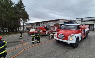 Priemyselnú halu v Kežmarku pohltili plamene: Hasiči bojujú so živlom v plnom nasadení